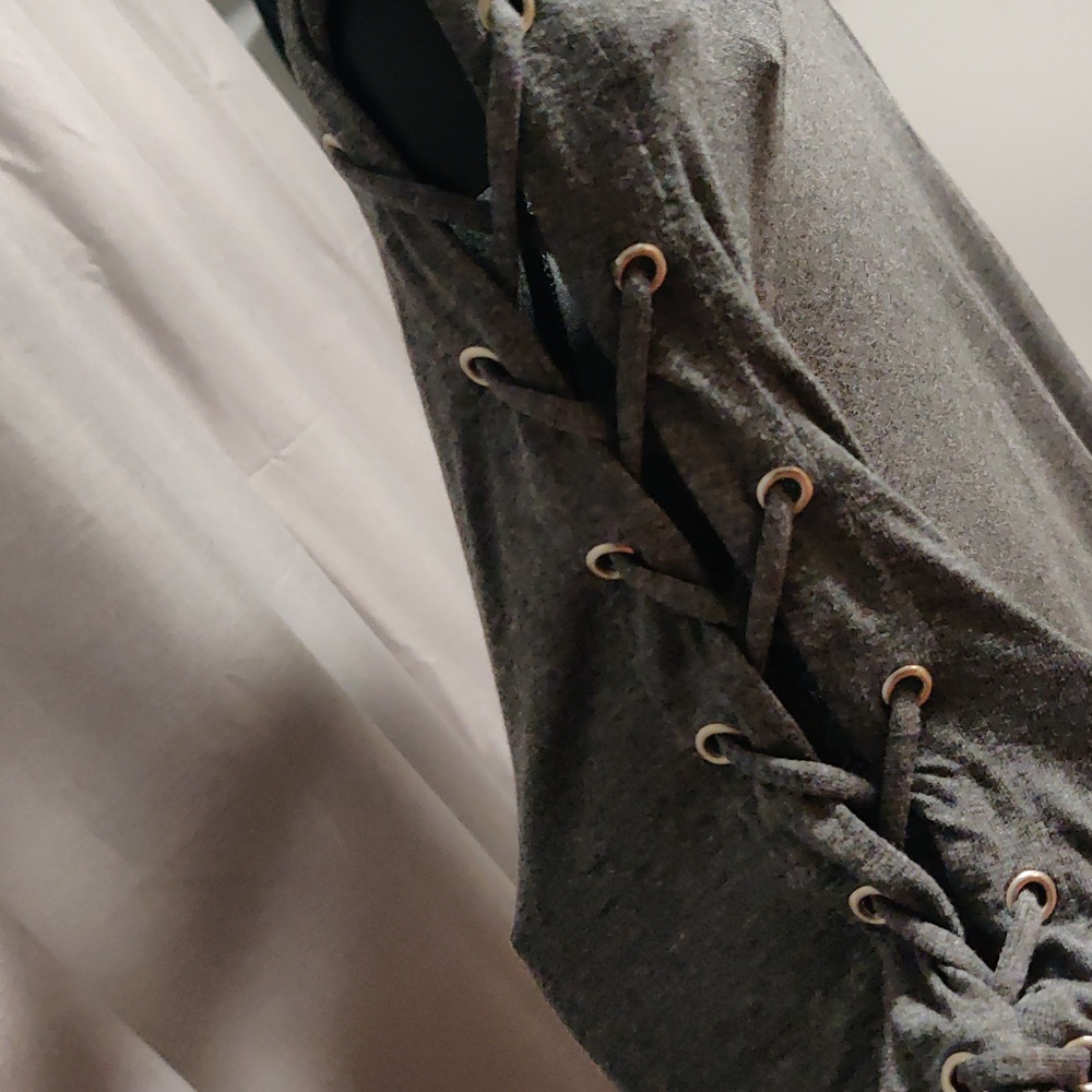 Grey top - Picture 6 of 8